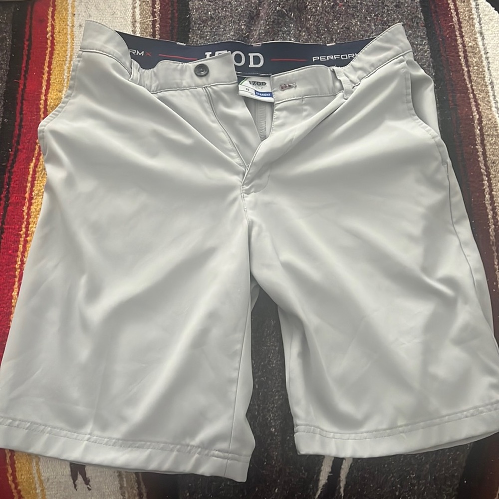 Mens Izod golf shorts size 32